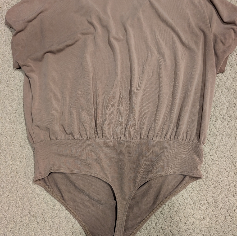 Express Soft Brown V-Neck Blouse Size Medium - Picture 4 of 5